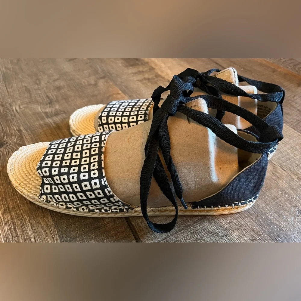 Reed Espadrilles Lace-up sandals. Women's size Large (9-10). Excellent condition